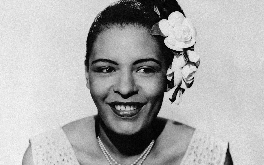 BILLIE HOLIDAY COMPREENDEU QUE O TRAJE DE GALA ERA SUA ARMADURA CONTRA O PRECONCEITO