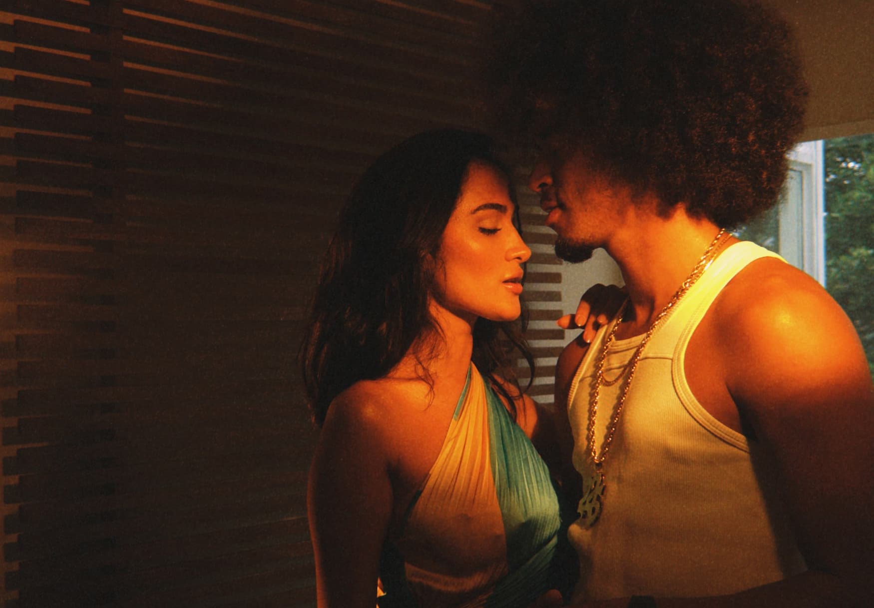 DANDO UMA GUINADA CRIATIVA EM SUA CARREIRA SOLO, GABI MELIM UNE FORÇAS COM L7NNON NA FAIXA “HABILIDOSAMENTE”