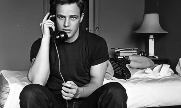 EFEITO MARLON BRANDO – COMO O ATOR TRANSFORMOU AS ROUPAS DE BAIXO EM SÍMBOLO DE SEX APPEAL
