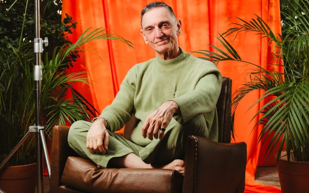 PAULO MIKLOS ANTECEDE SEU NOVO ÁLBUM E TRAZ A RELEITURA DA CANÇÃO “O SAL DA TERRA”. OUÇA