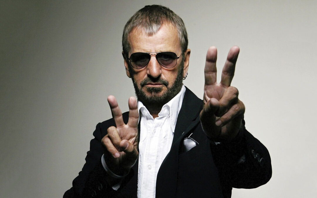 RINGO STARR EXPLORA SONORIDADES CONTEMPORÂNEAS SEM PERDER SUA ESSÊNCIA NO ÁLBUM DE INÉDITAS “LONG LONG ROAD”