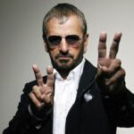 RINGO STARR EXPLORA SONORIDADES CONTEMPORÂNEAS SEM PERDER SUA ESSÊNCIA NO ÁLBUM DE INÉDITAS “LONG LONG ROAD”