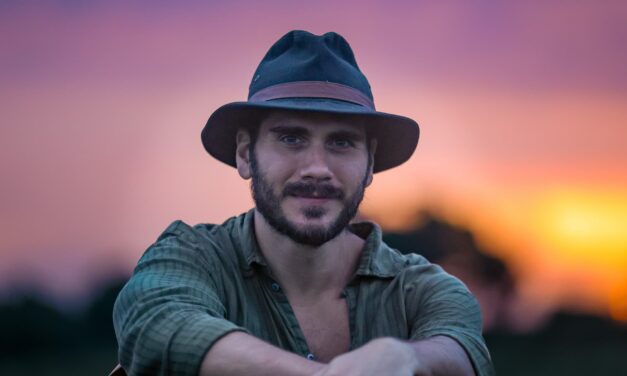 “UM REPERTÓRIO COM INÉDITAS QUE APRESENTAM NOVAS CORES E ESTILOS MUSICAIS”, DIZ GABRIEL SATER SOBRE O ÁLBUM “25 ANOS DE MÚSICA”