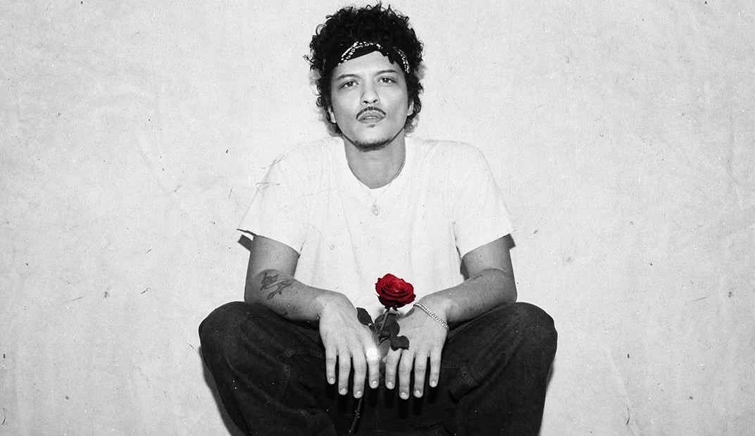 BRUNO MARS REFORÇA CONEXÃO COM FÃS LATINOS E LANÇA “LO ARRIESGO TODO”, VERSÃO EM ESPANHOL DE “RISK IT ALL”