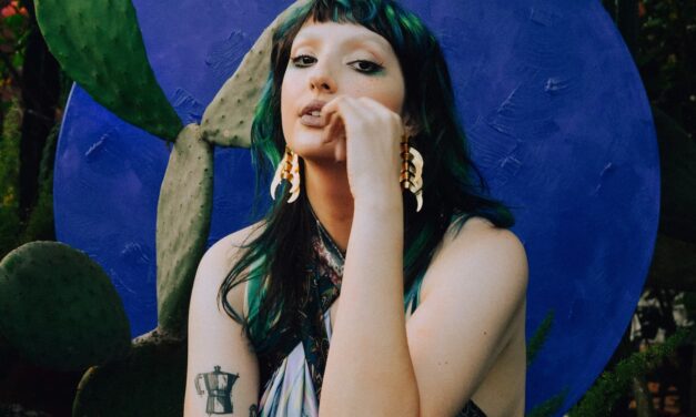 “BRava”, NOVO DISCO DE JENNI MOSELLO APRESENTA UMA ARTISTA AINDA MAIS CONSCIENTE DE SUA PRÓPRIA POTÊNCIA