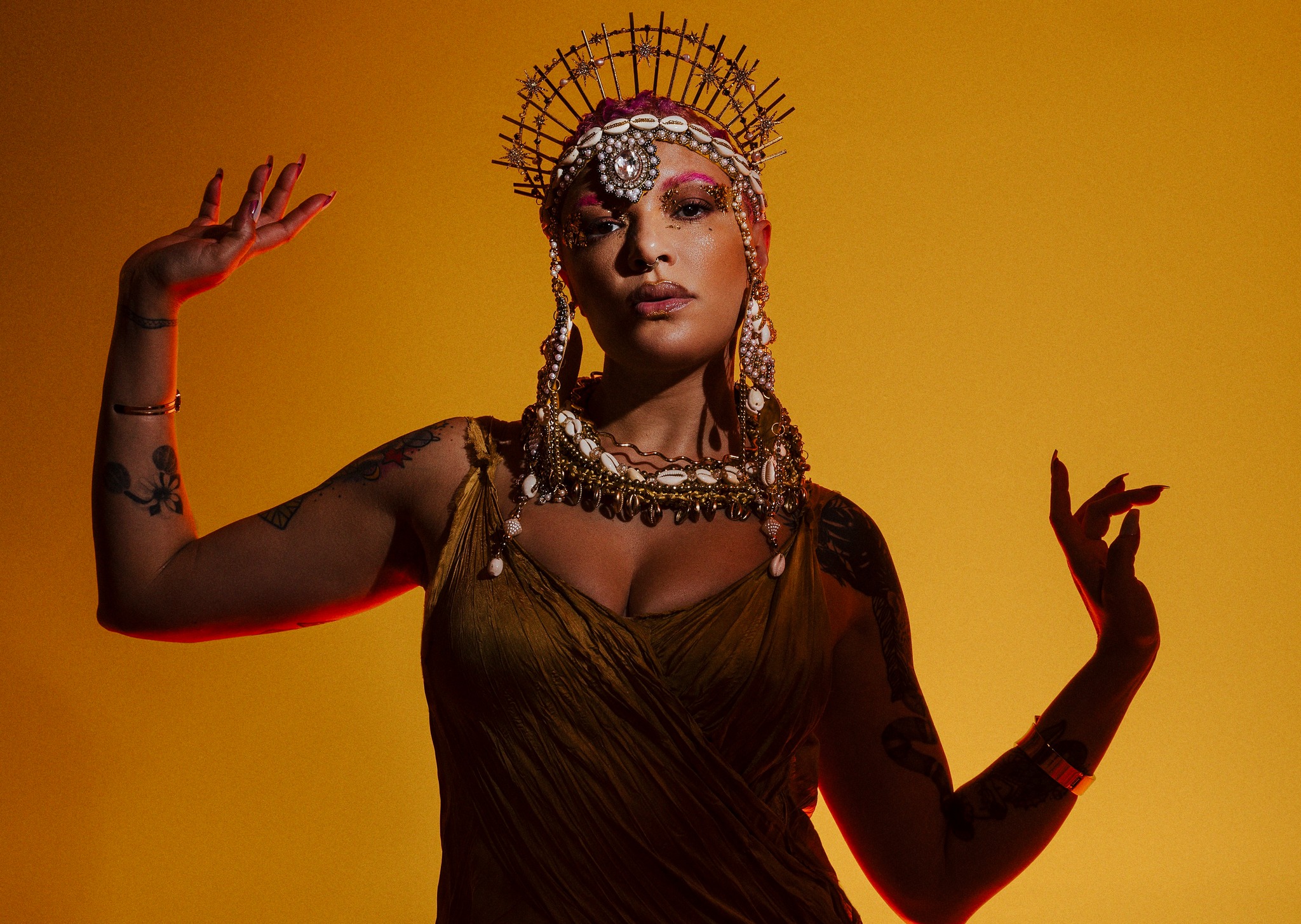 ANA CACIMBA CONSOLIDA FASE MAIS MADURA DA CARREIRA COM O LANÇAMENTO DO ÁLBUM “LUMINOSA – ATO II: SOL”
