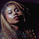 MELLY CHEGA COM FÔLEGO RENOVADO E TRANSFORMA INQUIETAÇÃO EM FORÇA CRIATIVA NO DELICIOSO ÁLBUM “MAIS FORTE QUE A DÚVIDA”