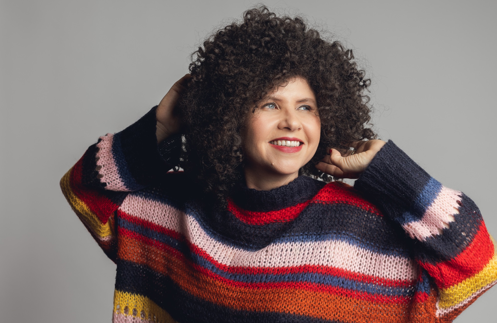 ROBERTA CAMPOS APRESENTA RELEITURAS INÉDITAS AO LADO DE GRANDES NOMES DA MÚSICA BRASILEIRA NO ÁLBUM “COISAS DE VIVER A DOIS”