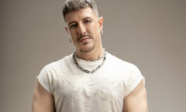 “ACREDITO QUE PERMANÊNCIA AINDA CONTINUA SENDO O GRANDE DESAFIO”, DIZ TOMMY LOVE AO COMEMORAR 22 ANOS DE CARREIRA