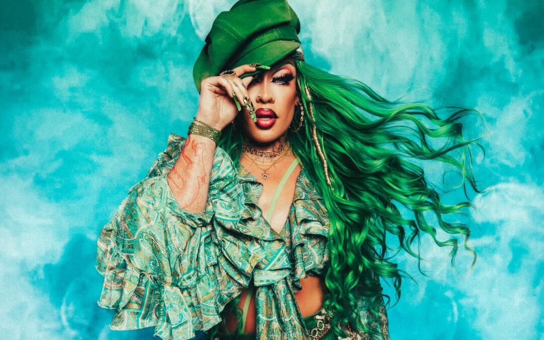 GLORIA GROOVE CELEBRA DEZ ANOS DE CARREIRA E REVISITA PERSONAGENS DO UNIVERSO DE “SEDANAPO” NO CLIPE DO SINGLE “O CHÁ”