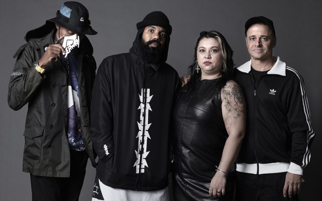 BAIANASYSTEM APRESENTA NOVAS VERSÕES DO DISCO GANHADOR DO GRAMMY LATINO EM “O MUNDO DÁ VOLTAS DANDO VOLTAS PELO MUNDO”