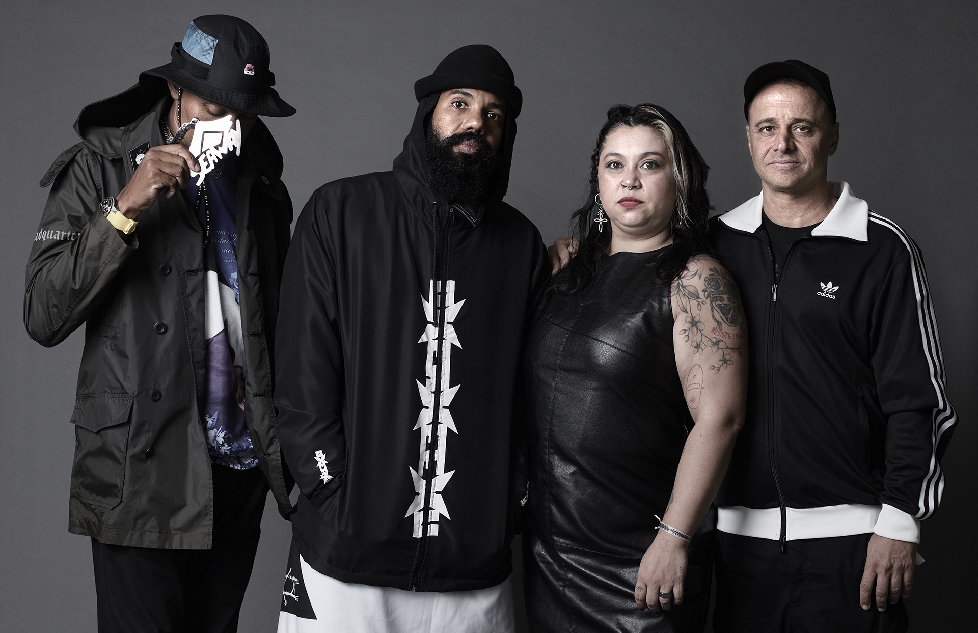 BAIANASYSTEM APRESENTA NOVAS VERSÕES DO DISCO GANHADOR DO GRAMMY LATINO EM “O MUNDO DÁ VOLTAS DANDO VOLTAS PELO MUNDO”