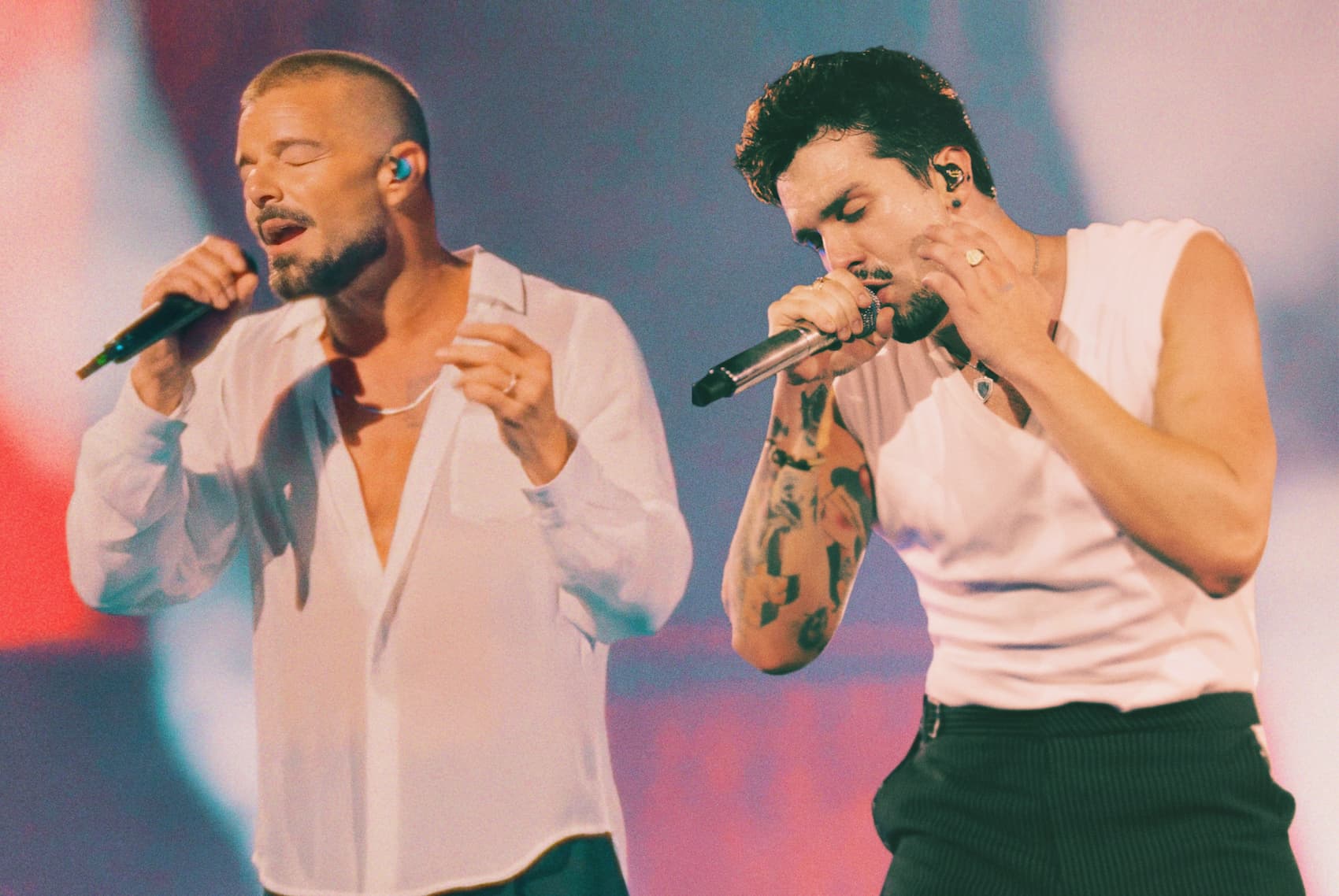 RICKY MARTIN REVISITA A PROFUNDIDADE EMOCIONAL NA VERSÃO EM PORTUGUÊS DE “ESTRANHO”, AO LADO DE LUAN SANTANA