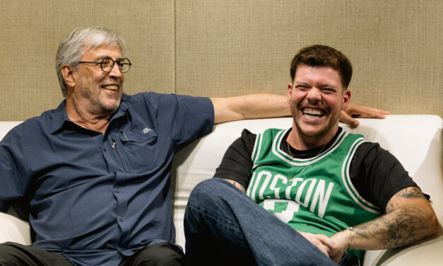 IVAN LINS E FERRUGEM SE UNEM NA CANÇÃO “DEIXA EU DIZER”, LANÇADA EM 1974 COMO UM DESABAFO CONTRA A CENSURA MILITAR