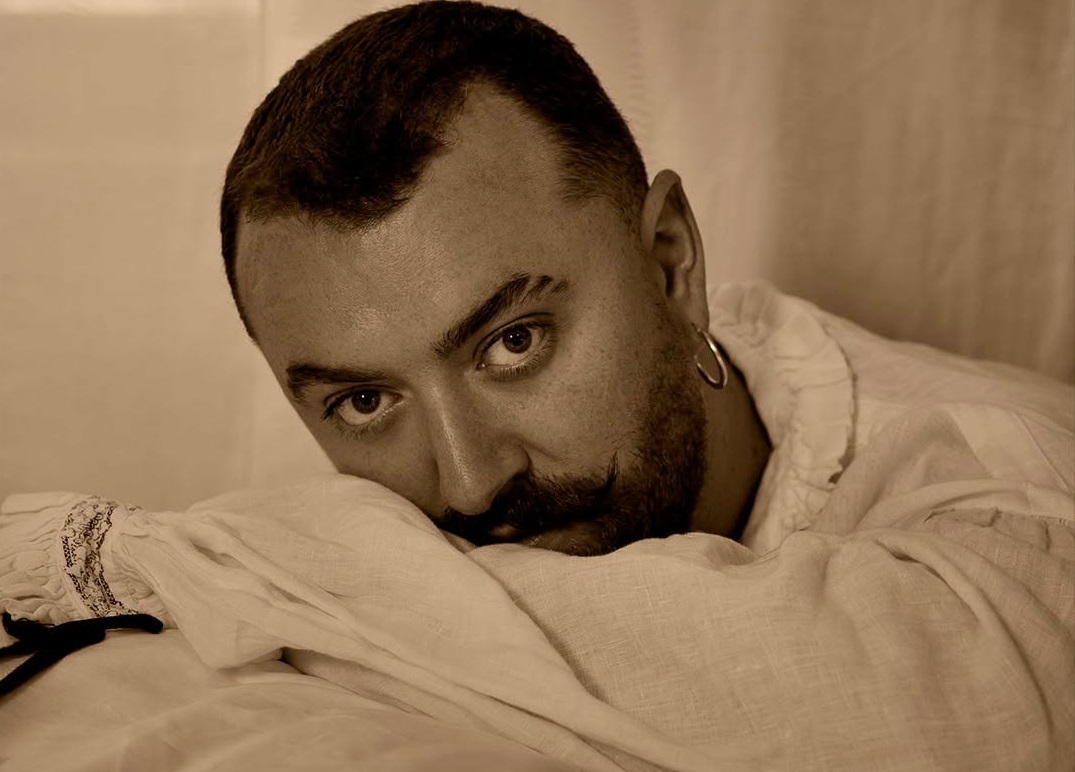“É UMA MÚSICA QUE SINTO QUE ESPEREI A VIDA INTEIRA PARA ESCREVER E CANTAR”, DIZ SAM SMITH SOBRE “MY GUY”