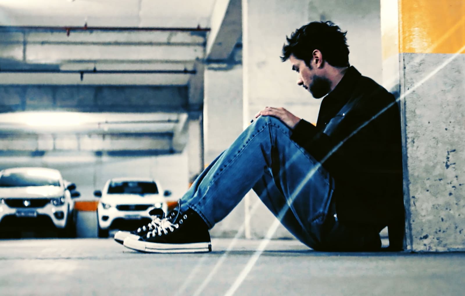 “NÃO É O FIM”, NOVO CLIPE DE MATHEUS TORRES, PROPÕE UM DIÁLOGO ENTRE LUGARES, PRESENÇAS E AUSÊNCIAS