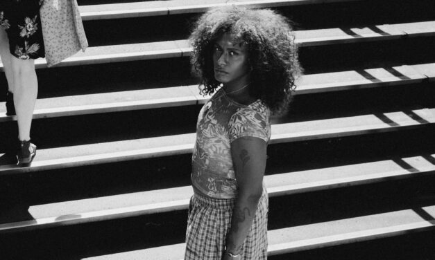 ANTES DA ESTREIA DA TURNÊ “BYE BYE CAJU”, LINIKER LANÇA O SINGLE “MELHOR NOTÍCIA”