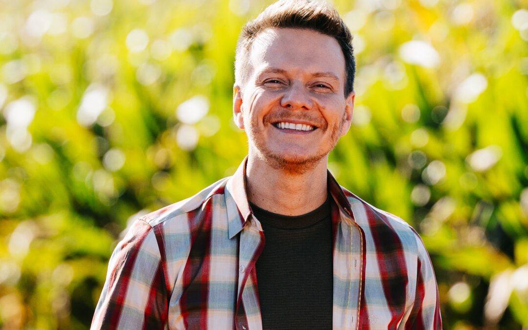 “É UMA HOMENAGEM A QUEM PLANTA, CRIA E PRODUZ”, DIZ MICHEL TELÓ SOBRE O NOVO SINGLE “AÍ A ROÇA VENCE”