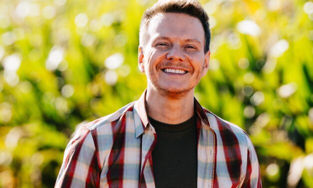 “É UMA HOMENAGEM A QUEM PLANTA, CRIA E PRODUZ”, DIZ MICHEL TELÓ SOBRE O NOVO SINGLE “AÍ A ROÇA VENCE”