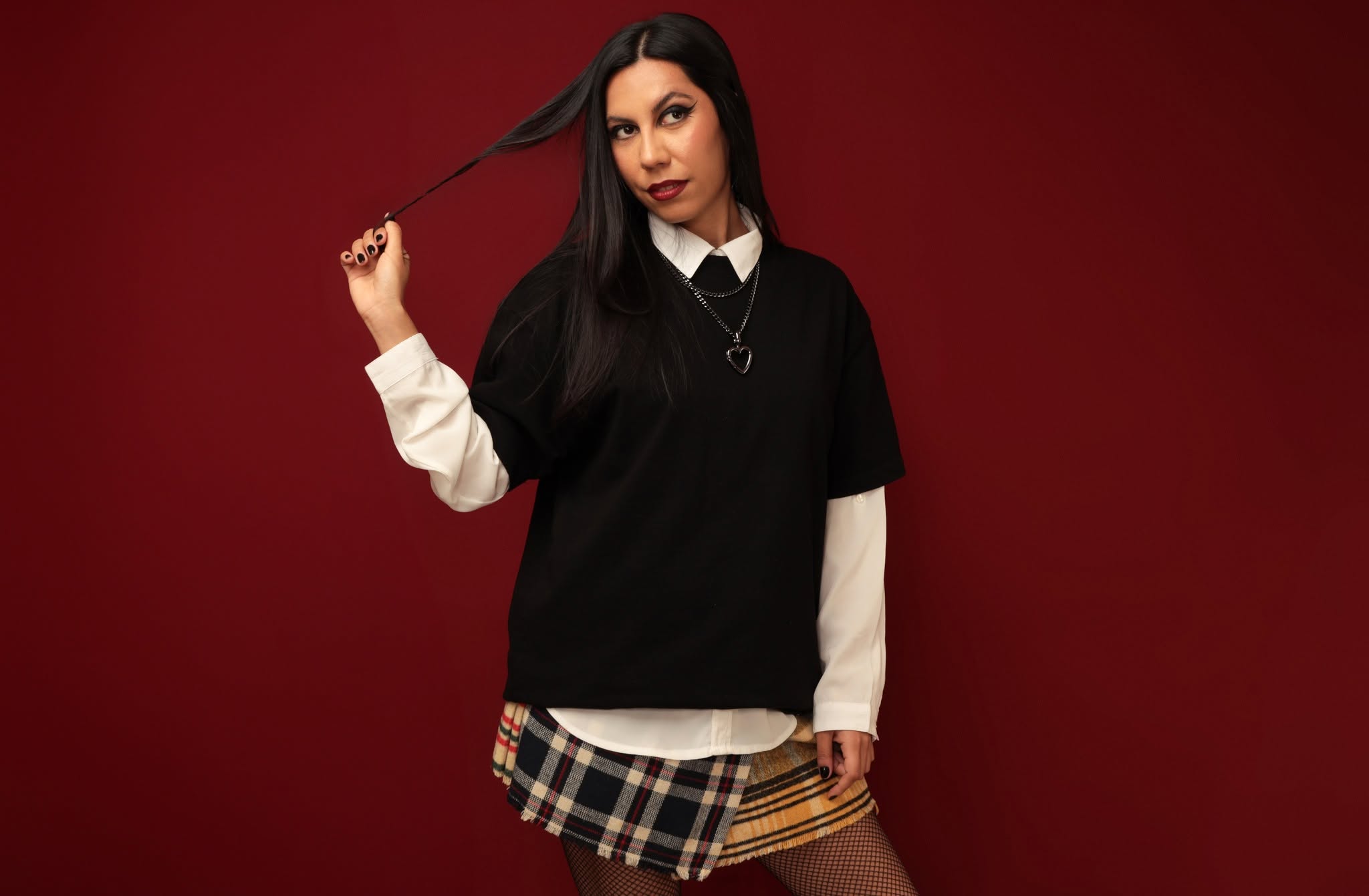 “QUERO MOSTRAR QUE O AMOR NÃO É DOR”, EXPLICA ISABELLA FLINT SOBRE O NOVO SINGLE “EX-AMORES”