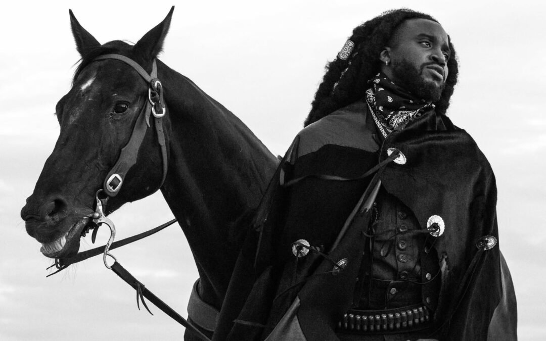 SHABOOZEY REAFIRMA SUA POSIÇÃO COMO UM VERDADEIRO CONTADOR DE HISTÓRIAS NO ÁLBUM “THE OUTLAW CHERIE LEE & OTHER WESTERN TALES”