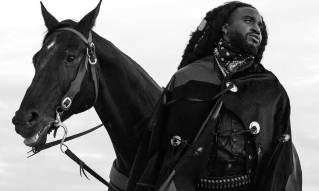 SHABOOZEY REAFIRMA SUA POSIÇÃO COMO UM VERDADEIRO CONTADOR DE HISTÓRIAS NO ÁLBUM “THE OUTLAW CHERIE LEE & OTHER WESTERN TALES”