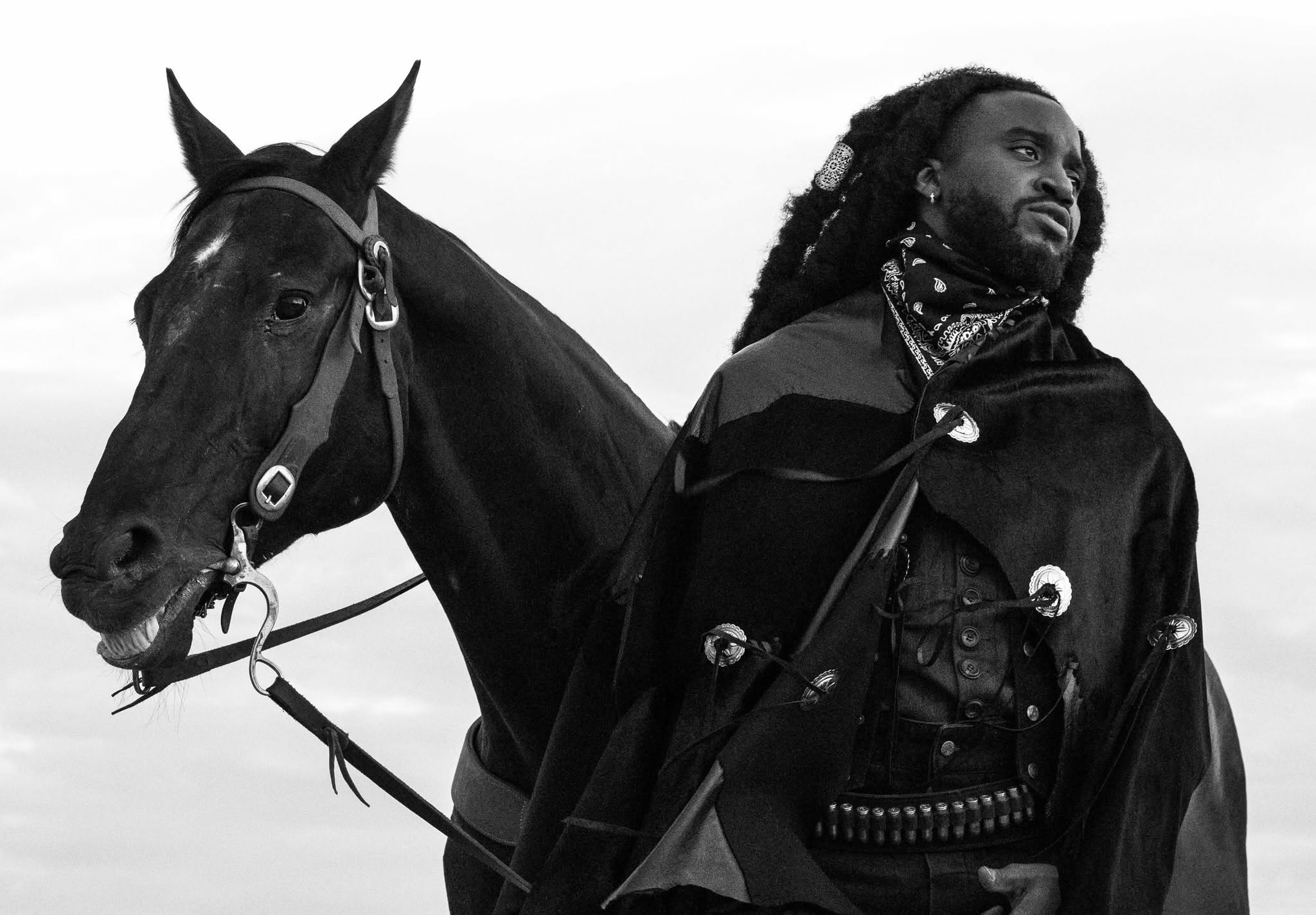 SHABOOZEY REAFIRMA SUA POSIÇÃO COMO UM VERDADEIRO CONTADOR DE HISTÓRIAS NO ÁLBUM “THE OUTLAW CHERIE LEE & OTHER WESTERN TALES”