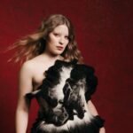 “O PASSO LENTO EM DIREÇÃO À GENTILEZA”, ROTULA PARIS PALOMA A CANÇÃO “I CRY IN FRONT OF PAINTINGS”