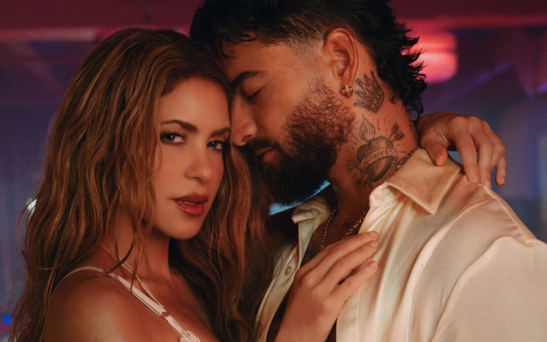 A QUÍMICA VOCAL ENTRE SHAKIRA E MALUMA VOLTA A SER O CENTRO DA NARRATIVA NO CLIPE SENSUAL DO SINGLE “AGUA”