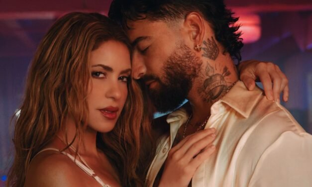 A QUÍMICA VOCAL ENTRE SHAKIRA E MALUMA VOLTA A SER O CENTRO DA NARRATIVA NO CLIPE SENSUAL DO SINGLE “AGUA”