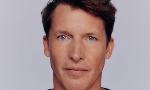 JAMES BLUNT LANÇA “CIRCLES”, SINGLE QUE REMETE ÀS REFERÊNCIAS QUE O INSPIROU NO PRIMEIRO ÁLBUM DA CARREIRA