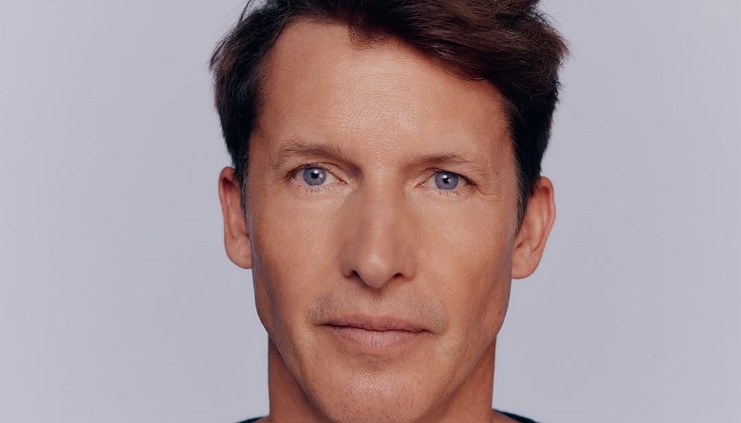JAMES BLUNT LANÇA “CIRCLES”, SINGLE QUE REMETE ÀS REFERÊNCIAS QUE O INSPIROU NO PRIMEIRO ÁLBUM DA CARREIRA